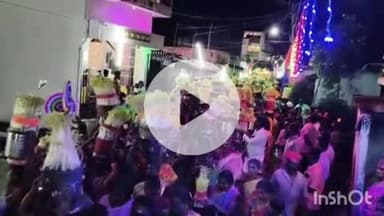 உசிலம்பட்டி: உசிலம்பட்டியில் 13 ஆண்டுகளுக்கு பின் நடைபெற்ற ஊர் திருவிழா -அக்னி சட்டி எடுத்து நேர்த்திக்கடன் செலுத்திய நடிகர் சௌந்தர் ராஜா