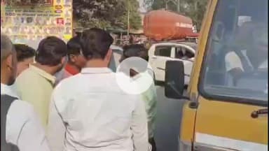 धनौरा: गजरौला फाजलपुर फाटक पर दो कारों की भिड़ंत, चालकों के बीच हुई नोकझोंक, लगा जाम