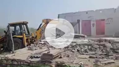 दीगोद: ऑपरेशन क्लीन स्वीप अभियान के तहत सुल्तानपुर में अवैध मादक पदार्थ की तस्करी में लिप्त अपराधी के मकान पर चला पीला पंजा