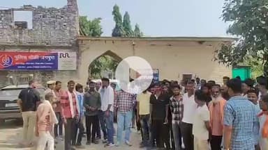 लाडपुरा: जगपुरा पुलिस चौकी पर पुलिस जवानों द्वारा एक बालक और 2 व्यक्तियों से मारपीट के खिलाफ ग्रामीणों ने किया प्रदर्शन