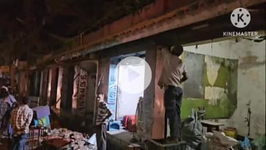 गिरिडीह: अंबेडकर चौक के पास नगर निगम द्वारा दुकानें तोड़े जाने पर दुकानदारों में दिखी नाराज़गी