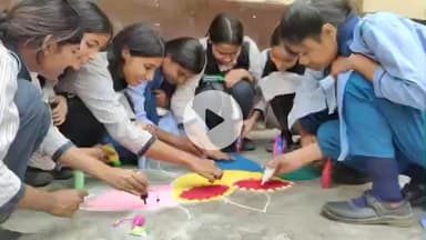 धनौरा: गजरौला सेंट सेफ पब्लिक इंटर कॉलेज में रंगोली प्रतियोगिता का आयोजन, छात्राओं ने बढ़-चढ़कर लिया भाग