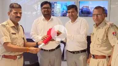 झालरापाटन: एक्सीडेंट में घायल पुलिस कर्मी को राहवीर मोहसिन ने तत्काल अस्पताल पहुंचाया, पुलिस ने गुलदस्ता भेंट कर जताया आभार