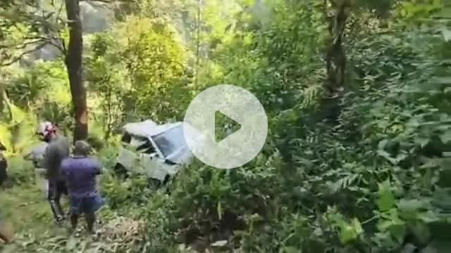 কার্শিয়ং: কার্শিয়াং-এ পাঙ্খাবাড়ির কাছে নিয়ন্ত্রণ হারিয়ে চারচাকা গাড়ি খাদে পড়ে মৃত্যু হল দুই যুবকের আহত ৩
