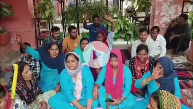 मुज़फ्फरनगर: धनतेरस पर जिला अस्पताल में वेतन आंदोलन, सफाईकर्मियों ने कहा- अब दीपावली धरने पर मनाएंगे, तीन महीने से सैलरी बकाया