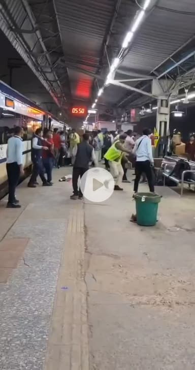 आये दिन रेलवे विभाग की हज़ारो शिकायते आ रहीं है पर सुधरने का कोई नाम नहीं ले रहा....