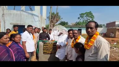 इटकी: पूर्व मंत्री बंधु तिर्की ने महुवा टिकरा आंगनबाड़ी केंद्र भवन का शिलान्यास किया, गुणवत्ता पर ज़ोर दिया