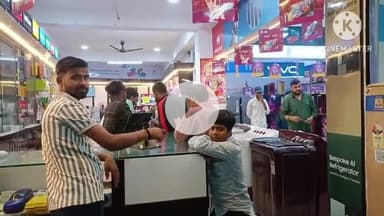 घाघरा: धनतेरस पर घाघरा बाजार में उमड़ी भीड़, दुकानों में जमकर हुई खरीदारी, पुलिस रही मुस्तैद