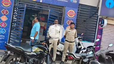 छपारा: धनतेरस पर्व के दौरान छपारा पुलिस ने सराफा दुकानों और बैंकों का किया निरीक्षण