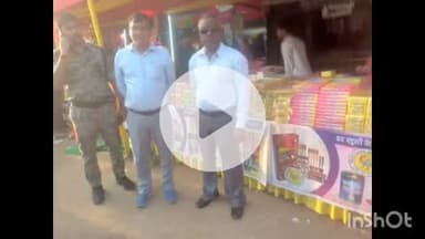 सिसई: सिसई थाना क्षेत्र के चौक-चौराहों में पदाधिकारियों ने पटाखों की दुकानों का निरीक्षण किया, दिए निर्देश