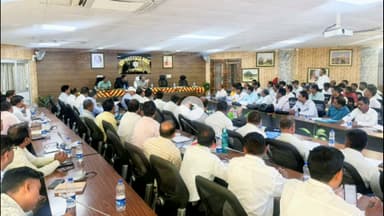 गिरिडीह: उपायुक्त के नेतृत्व में सरकारी विद्यालयों के प्रधानाध्यापकों और शिक्षकों के साथ कार्यशाला का आयोजन