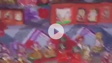 फरेंदा: धनतेरस पर सजीं बाजारें, खरीददारी से गुलजार रहा फरेन्दा क्षेत्र