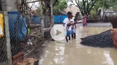 கடலாடி: இதம் பாடல் கிராமத்தை சூழ்ந்துள்ள மழை நீரால் மக்கள் அவதி