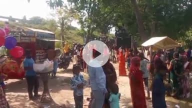 फरेंदा: त्रिमुहानी घाट पर लक्ष्मी पूजा हेतु निकाली गई कलश यात्रा, सैकड़ों की संख्या में लोग रहे मौजूद