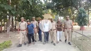 कप्तानगंज: रामकोला पुलिस की बड़ी सफलता, बैंक से लौट रहे व्यक्ति से एक लाख की लूट का पर्दाफाश, बिहार गैंग के 4 बदमाश गिरफ्तार