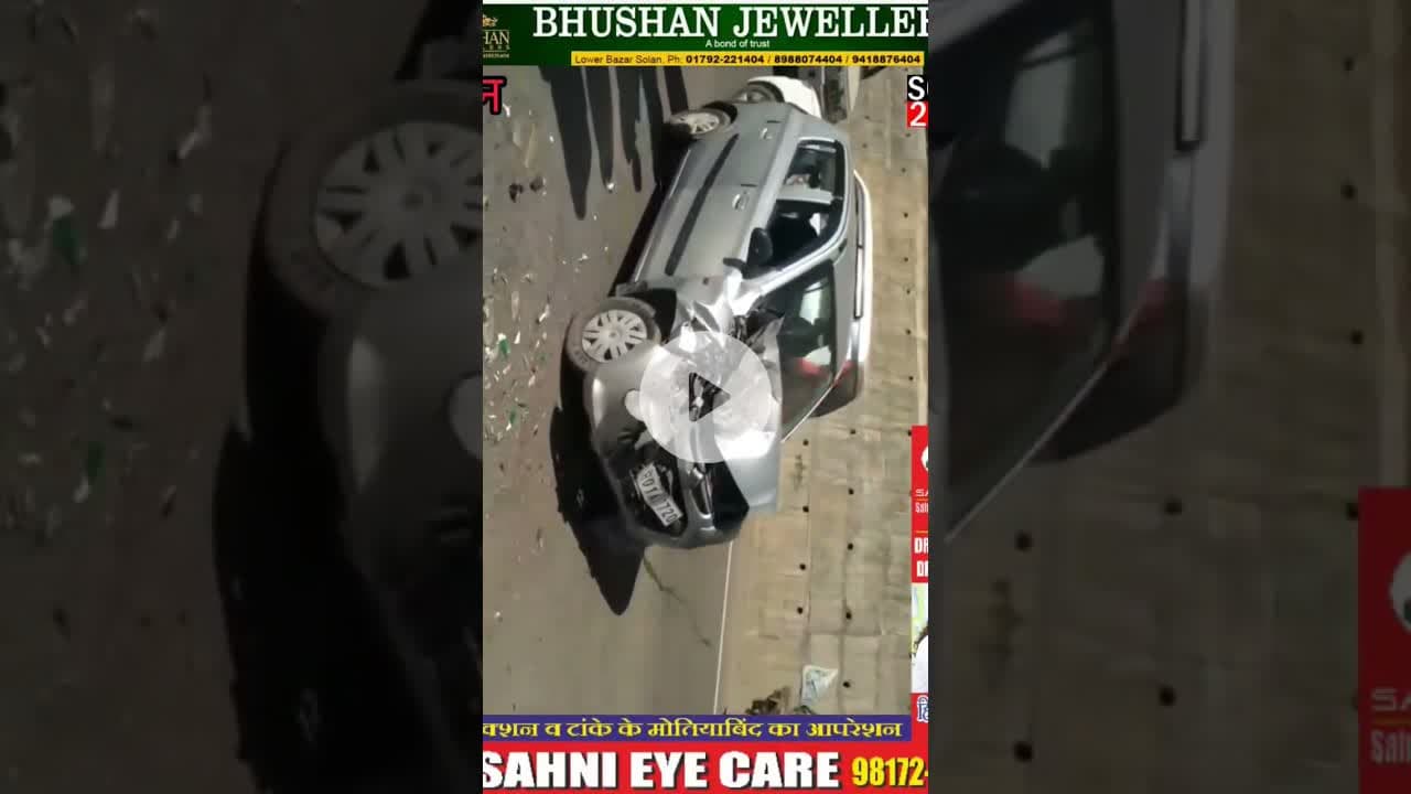 नेशनल हाईवे 5 पर सलोगड़ा के शिव मंदिर के नजदीक एक निजी बस व कार के बीच ज़बरदस्त भिड़ंत  #solan #Sal
