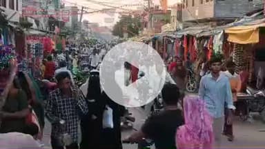 पीपलदा: इटावा कस्बे में दीपावली पर बाजारों में भारी भीड़, पुलिस सीसीटीवी कैमरों से लोगों पर रख रही निगाह