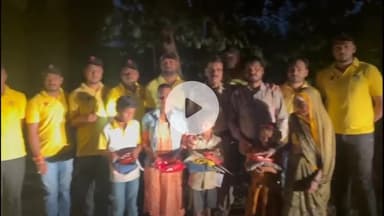 झालरापाटन: झालावाड़ शहर के पुलिस मित्रों ने छोटी रायपुर निवासी राहवीर शंकर भील के गांव जाकर परिवार के साथ मनाई दीपावली