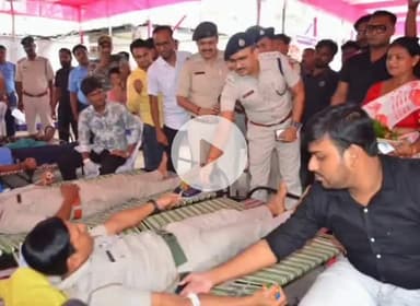 পাঁচলা: পাঁচলা থানার পক্ষ থেকে অনুষ্ঠিত হলো স্বেচ্ছায় রক্তদান শিবির উপস্থিত পুলিশ সুপার ও বিধায়ক পাঁচলাতে