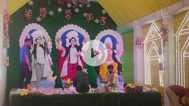 जौनपुर: छोटी दीपावली पर पूजन पंडालों में मां लक्ष्मी, भगवान गणेश और मां सरस्वती का हुआ पूजन