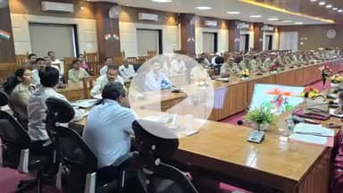 झांसी: पुलिस भर्ती परीक्षा की तैयारियां पूरी, नकल पर रहेगी कड़ी नजर, डुप्लीकेट परीक्षार्थियों को रोकने के DM के निर्देश