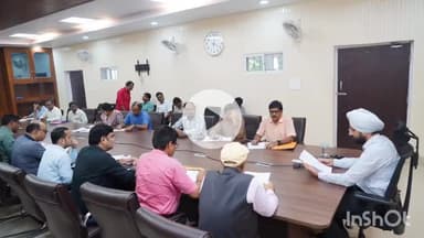 मधेपुरा: समाहरणालय के न्यू एनआईसी भवन में डीएम ने कोषांग के नोडल पदाधिकारियों के साथ की समीक्षा बैठक