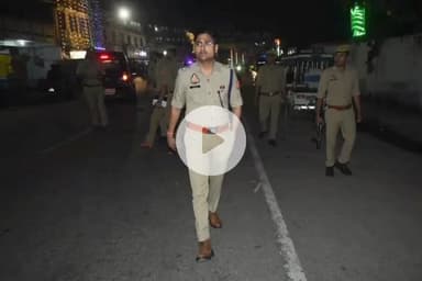 कप्तानगंज: दीपावली पर कुशीनगर पुलिस की कड़ी चौकसी, एसपी केशव कुमार ने किया पैदल गश्त और थाना रामकोला का निरीक्षण, दिए निर्देश
