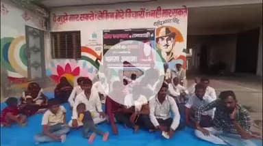 हाथरस: मां की हत्या के आरोपियों की गिरफ्तारी न होने पर पीड़ित परिवार के साथ शहीद पार्क में ग्रामीण आमरण अनशन पर बैठे