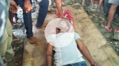 कोडरमा: कोडरमा थाना क्षेत्र के लोकाई में बंद खदान के पास पेड़ पर लटका मिला युवक का शव