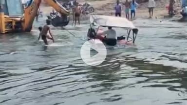 छपारा: भीमगढ़: वैनगंगा नदी में डूबा ट्रैक्टर, जेसीबी से निकाला गया, ड्राइवर की बाल-बाल बची जान