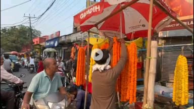 गिरिडीह: लक्ष्मी पूजा को लेकर कोर्ट रोड से टावर चौक तक फूलों की दुकानों पर दिखी जबरदस्त भीड़