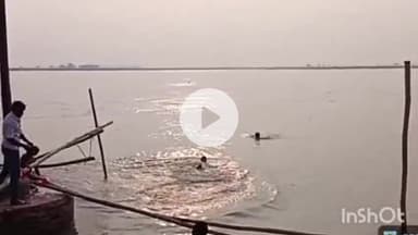 मुंगेर: कष्टहरणी घाट पर चेतावनी के बाद भी लोग बांस की सीमा पार कर रहे, दुर्घटना की आशंका