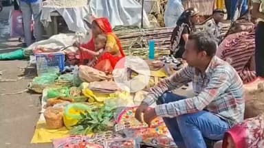 लाडपुरा: कोटा में लक्ष्मी पूजन के लिए कमल फूल और कमल गट्टा की मांग, पूजा सामग्री की खरीदारी के लिए उमड़ी भीड़, बाजारों में रौनक