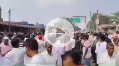 चकाई: चकाई पहुंची महागठबंधन उम्मीदवार सावित्री देवी, कार्यकर्ताओं ने फूल-मालाओं, ढोल-नगाड़ों और पटाखों से किया भव्य स्वागत