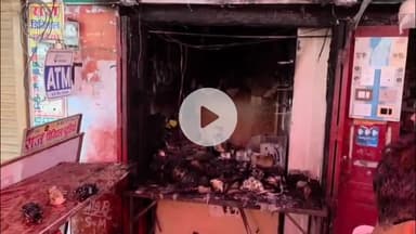 कुटुंबा: अंबा बाजार में बिजली के शॉर्ट सर्किट से इलेक्ट्रॉनिक दुकान में आग, पांच लाख का सामान जल गया, दमकल पहुंची