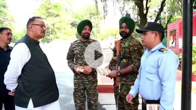 देहरादून: सैनिक कल्याण मंत्री गणेश जोशी ने गढ़ी कैंट क्षेत्र में सेना के जवानों के साथ मनाई दिवाली