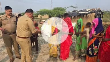 झांसी: एसएसपी के निर्देश पर झांसी पुलिस ने आदिवासी बस्ती में गरीब परिवारों और बच्चों के साथ मिष्ठान व फल वितरित कर मनाई खुशियाँ