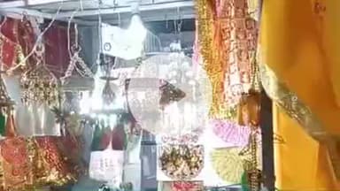 झांसी: झांसी में दुकानदार बोले- हिंदू जाग रहा है, अच्छी बिक्री हो रही, कोलकाता की मूर्ति और वृंदावन की पोशाक ने मना दी दीवाली