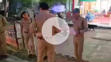 देहरादून: दीपावली के पर्व के मौके पर यातायात सुरक्षा व्यवस्था में तैनात पुलिस कर्मियों से एसएसपी ने की मुलाकात