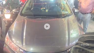 महू: प्रतिबंधित क्षेत्र में कार सवार ने बीच बाजार वाहनों और राहगीरों को मारी टक्कर