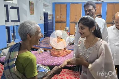 విజయనగరం: స్థానిక ప్రేమ సమాజంలో వృద్ధులతో కలిసి దీపావళి సంబరాలు ఘనంగా నిర్వహించిన డిప్యూటీ మేయర్ శ్రావణి