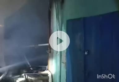 हरदोई: मिर्चाराम स्वीट्स वाली गली में मोबाइल दुकान में लगी आग, दमकल ने बुझाई, बड़ा नुकसान होने की आशंका