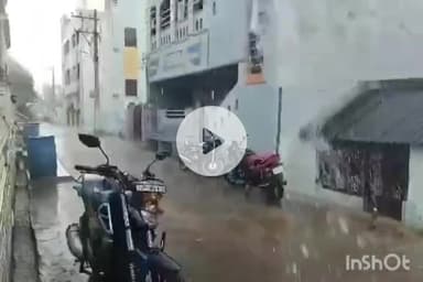 విజయనగరం: నగరంలో భారీ వర్షం తో పలు ప్రాంతాలు జలమయం ఉప్పొంగని కాలువలు,నీట మునిగిన రోడ్లు