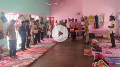 मिर्ज़ापुर: जिला कारागार में दीपावली के अवसर पर पुरुष और महिला बंदियों को जिला मजिस्ट्रेट के सहयोग से मिष्ठान का वितरण किया गया