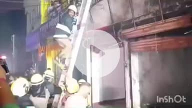 आरा: महादेव में दीपावली की रात स्पेयर पार्ट्स की दुकान में आग लगने से संपत्ति खाक, आधा दर्जन दमकल गाड़ियाँ पहुँचीं