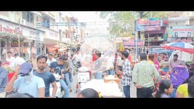 गंगरार: नेहरू बाजार में हजारों की संख्या में शहरवासी सड़कों पर खरीदारी करने निकले