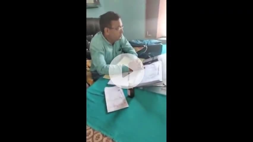 गौरीगंज: गौरीगंज मुख्यालय पर भाजपा सरकार को बदनाम कर रहे डॉक्टर, वीडियो वायरल
#vayralvideo