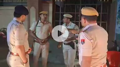 चूरू: एसपी जय यादव ने दीपावली पर ड्यूटी में तैनात पुलिसकर्मियों से की मुलाकात, मिठाई देकर बढ़ाया उनका हौसला