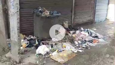 मधेपुरा: दीपावली पर भी मधेपुरा परिषद के कई मुहल्लों में नहीं हुई सफाई, स्ट्रीट लाइट भी खराब