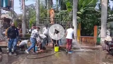 सागर नगर: नगर निगम आयुक्त राजकुमार खत्री ने कालीचरण प्रतिमा के पास स्वयं सफाई की, वीडियो हुआ वायरल, लोगों ने की प्रशंसा